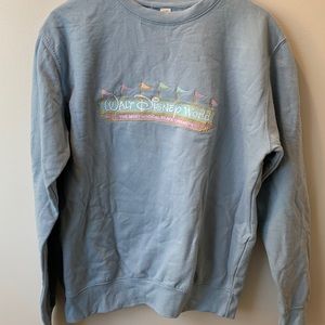 Light blue sweatshirt with embroidered Disney welcome gate size medium (Disney)